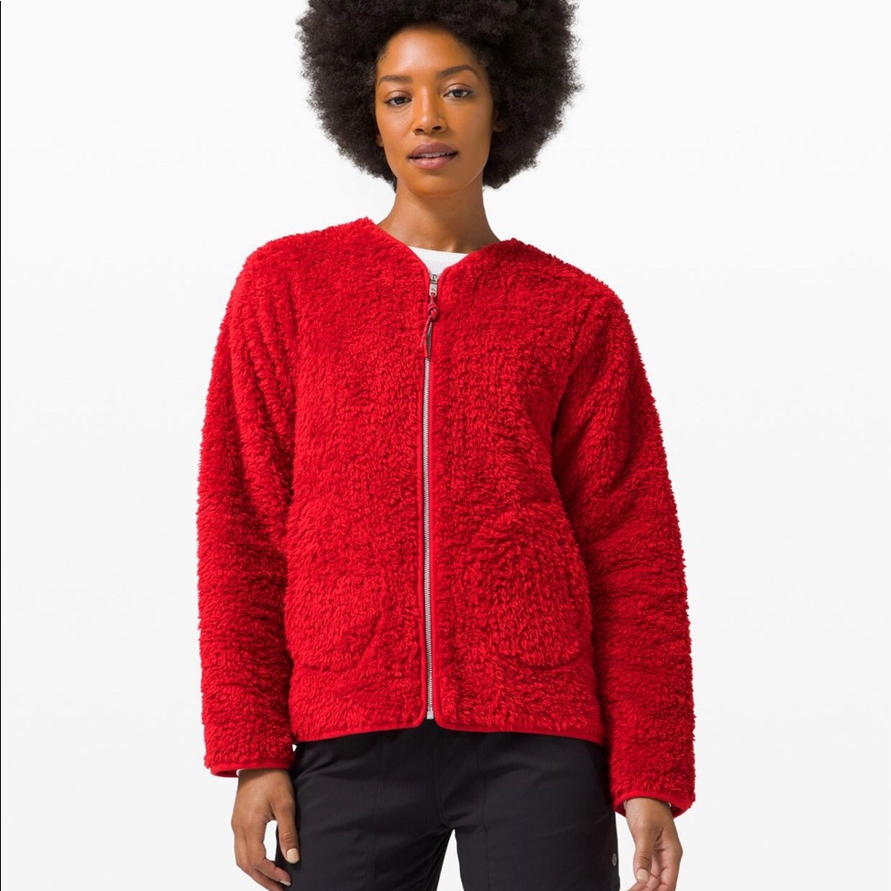 Lululemon Oh So Sherpa Full Zip 168$.